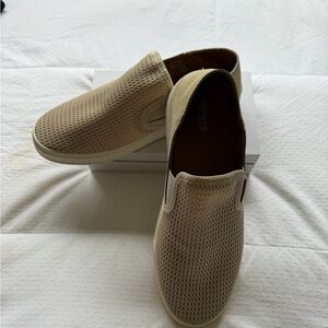 OluKai Pehuea Slip-On Sneakers – Women’s 9 (EU 39) | Excellent Condition